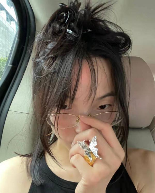 雎曉雯廣告照片遭惡評，定義審美變相貌攻擊，小眼睛不再“高階”