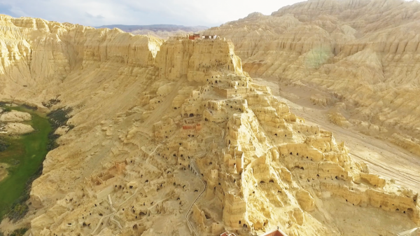 一輛房車一條狗，自駕400天，遊遍多半中國，每天吃住在車上