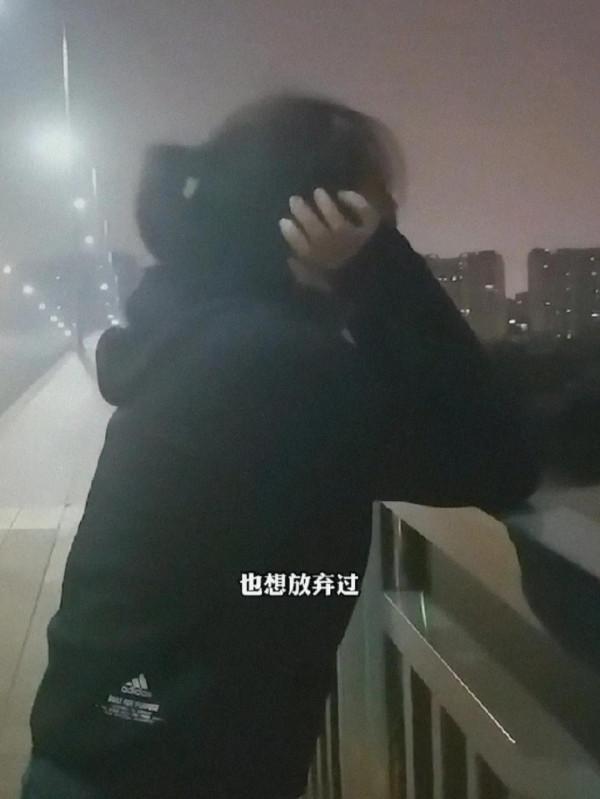 到底經歷了什麼,會讓一個女人內心會有如此堅定的力量與生活抗衡 到底經歷了什麼,會讓一個女人內心會有如此堅定的力量與生活抗衡