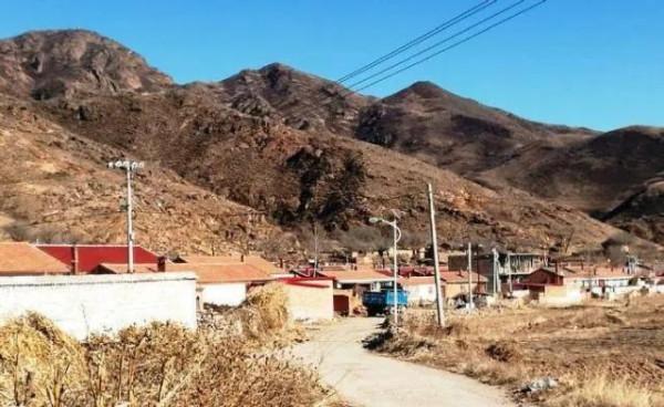 現代詩:《空蕩蕩的村莊》 現代詩:《空蕩蕩的村莊》