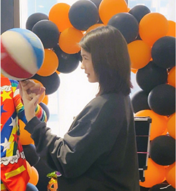 章子怡汪峰合體過萬聖節,曬一家五口親密合影,繼女小蘋果坐C位 章子怡汪峰合體過萬聖節,曬一家五口親密合影,繼女小蘋果坐C位