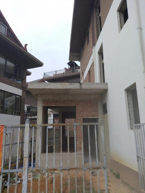 剛剛裝修好的別墅就要拆，是自願還是被迫，如此舉動勞命傷財