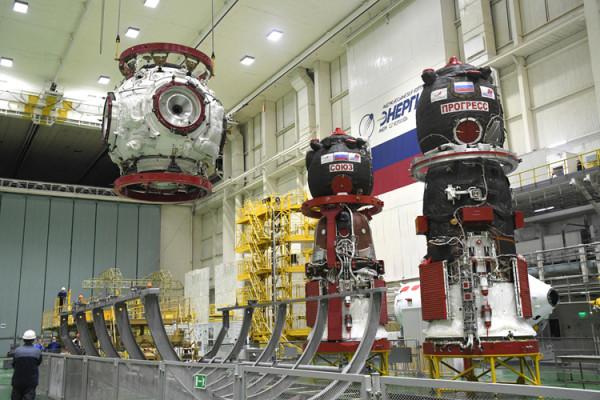 3艘神舟同時亮相，我們像生產火腿腸一樣生產飛船，一年至少5艘