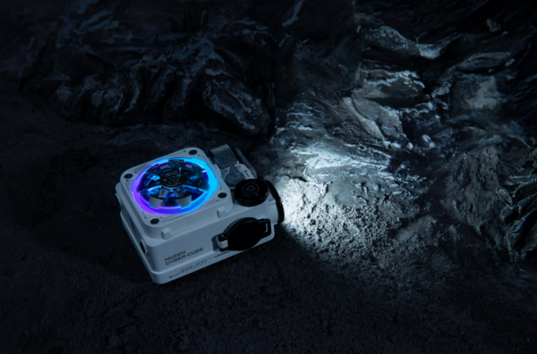 貓王收音機造出了「太空星艦」,未來感爆棚,演繹別樣機械美學 貓王收音機造出了「太空星艦」,未來感爆棚,演繹別樣機械美學