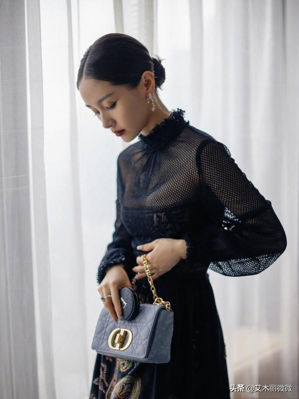 王子文太會穿了吧,穿白西裝配齊肩直髮好霸氣,159穿出180的氣場 王子文太會穿了吧,穿白西裝配齊肩直髮好霸氣,159穿出180的氣場