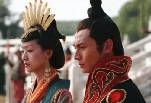 皇帝偏寵她,她卻有恃無恐步步緊逼,皇帝死前下旨:讓她為我殉葬 皇帝偏寵她,她卻有恃無恐步步緊逼,皇帝死前下旨:讓她為我殉葬