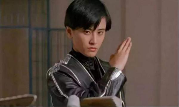 原來樊少皇的父親也參演了《力王》，演了一個反派，結局很慘