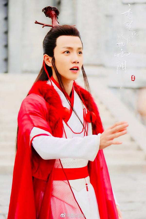 還記得《香蜜沉沉燼如霜》的月下仙人嗎？生活中的他長這樣？