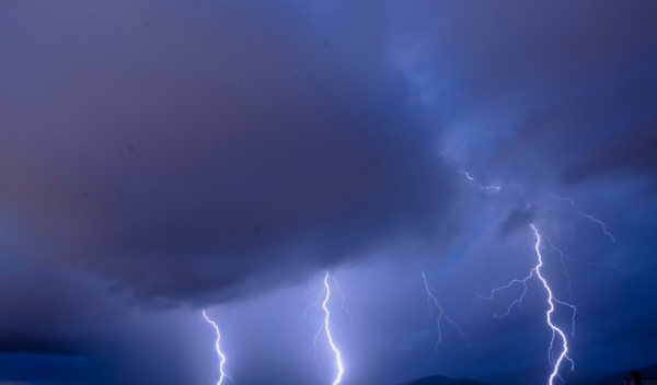 清朝一女子，對小叔子說：你哥被雷劈死了，縣令：女子才是真兇