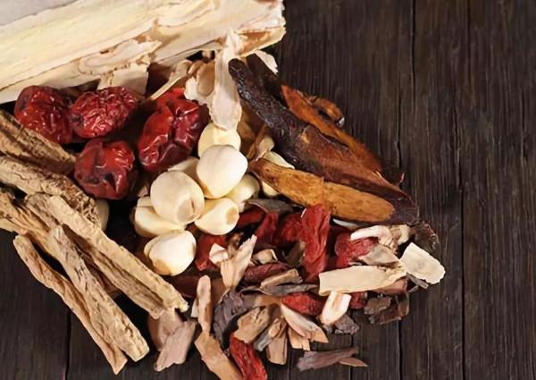 脫髮嚴重,頭頂稀疏怎麼辦?中醫該如何拯救? 脫髮嚴重,頭頂稀疏怎麼辦?中醫該如何拯救?