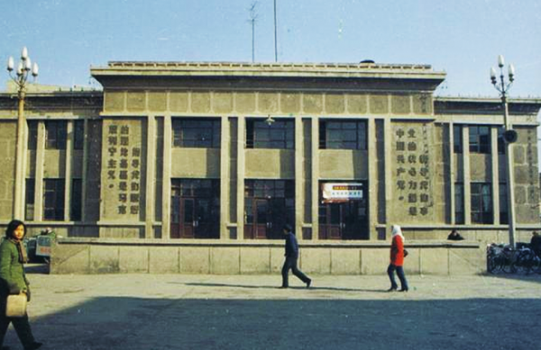 流浪少女被和尚收留，將武功全數傳授給她，不料竟被其偷光積蓄