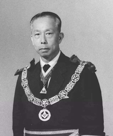 花380萬買地蓋鴉片廠，後來改建商業中心，如今後代年收租幾十億