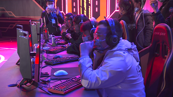 「穿越火線」 百城聯賽丨黑魔方PE獲得2021秋季賽全國總冠軍