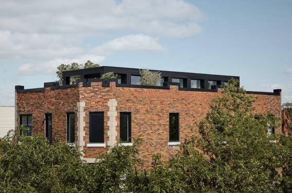 國外案例 | 加拿大現代極簡家居，頂層被花園和菜園包圍的家