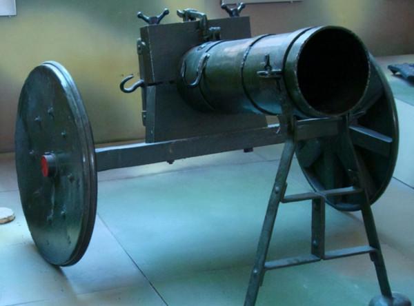 1948年我軍用180個汽油桶,炮轟黃維十萬人馬,俘虜稱:沒良心炮 1948年我軍用180個汽油桶,炮轟黃維十萬人馬,俘虜稱:沒良心炮