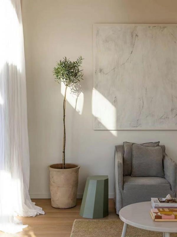 紐西蘭一個太太的山谷之家，簡單寧靜，在山上養女兒，惹人羨慕