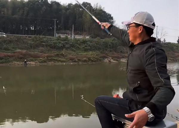 被人暗指不會釣鯽魚後，劉志強開始回擊鄧剛粉絲：我不去高價魚塘