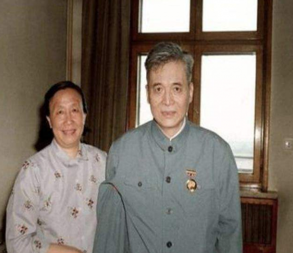 本可以追逐諾貝爾獎，卻為研究我國首顆原子彈，她選擇了隱姓埋名