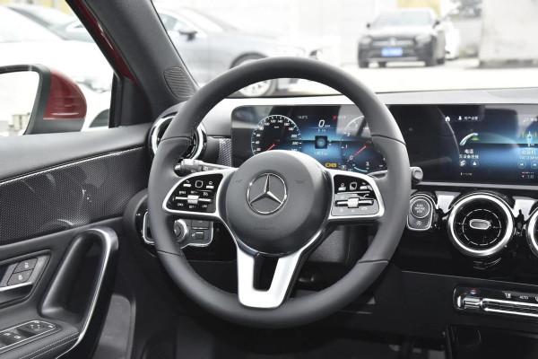 內飾奢華燃油經濟，23&period;68萬起售，進口賓士A級值得入手嗎？