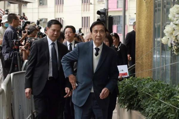 霍啟剛郭晶晶結婚,李嘉誠為何不喝喜酒就走,其實是因為李兆基 霍啟剛郭晶晶結婚,李嘉誠為何不喝喜酒就走,其實是因為李兆基