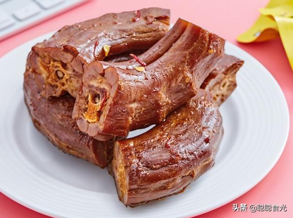 囤年貨時，別總買花生瓜子，這6種零食多備些，全家老少都愛吃