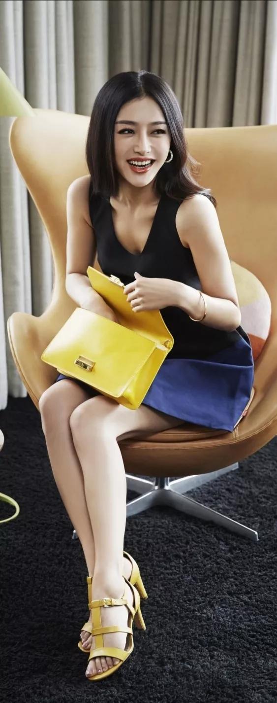 秦嵐美照一冊，欣賞