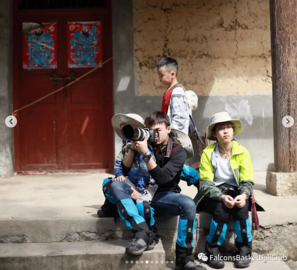 在中國打了兩年籃球，這個孩子竟然不想回美國了