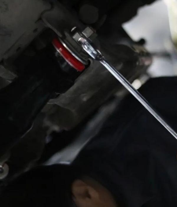 怪獸修車：整備一輛“效能崩潰”的豐田LC150，滿血復活變新車