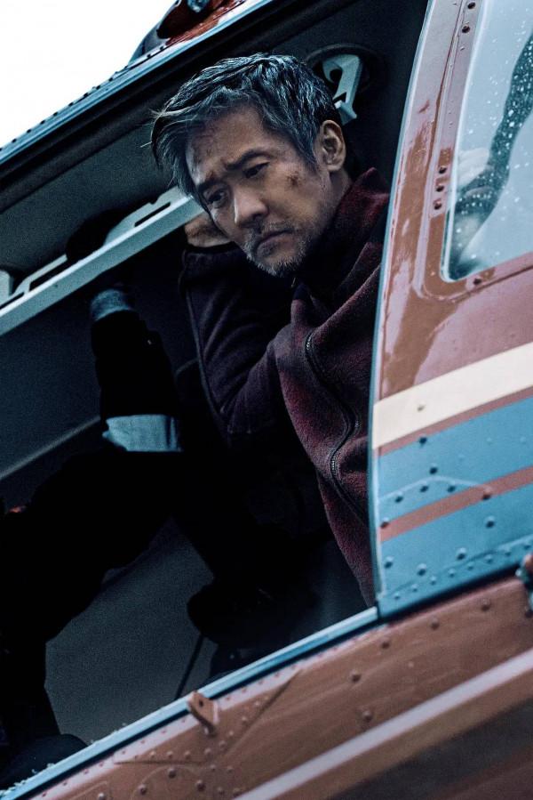 《峰爆》口碑炸了！上映2天勇奪票房冠軍，朱一龍首戰告捷