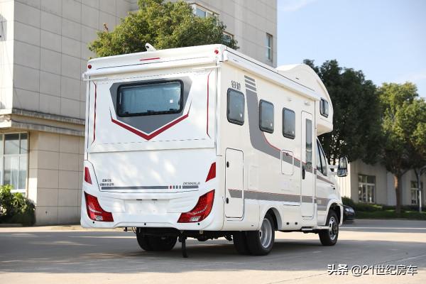 歐式設計風格，商務旅居兼備！鉑馳旅行家雙拓展房車