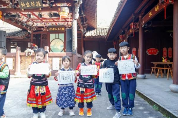 行走的課堂——平陽縣森林幼兒園開展大一班秋遊活動 行走的課堂——平陽縣森林幼兒園開展大一班秋遊活動