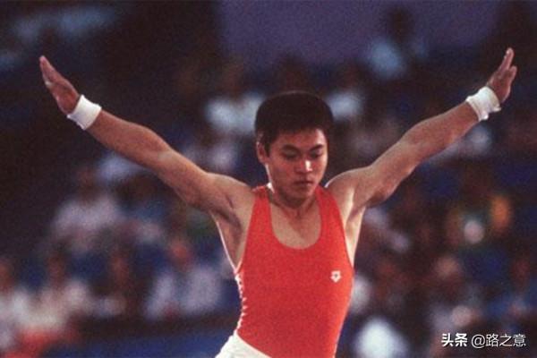 中國第一位奧運蟬聯冠軍，多套動作以他名字命名，被譽為跳馬之王