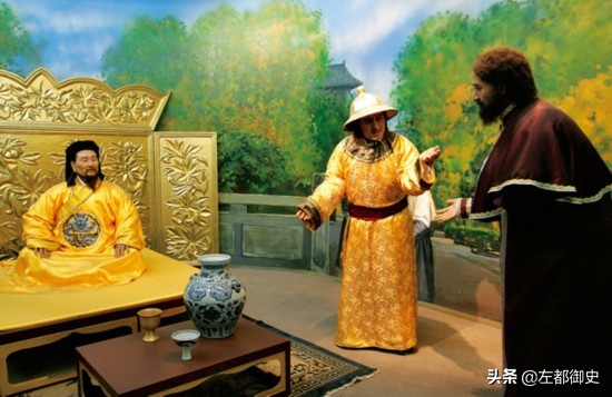 小明王封朱元璋為行中書省丞相、平章，這兩個官職有何不同？