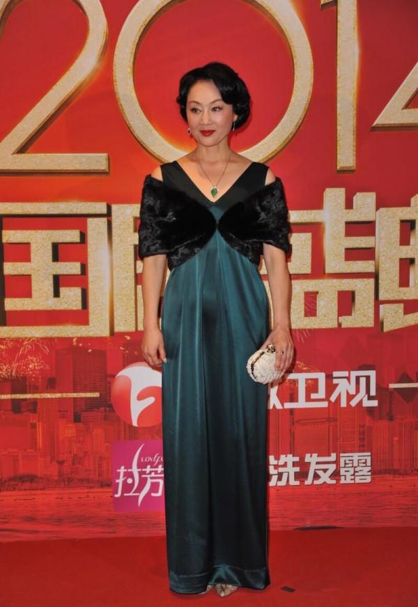 王姬歲數大了也這麼招搖,雖然造型看著挺低調,但皮草卻很“壕” 王姬歲數大了也這麼招搖,雖然造型看著挺低調,但皮草卻很“壕”