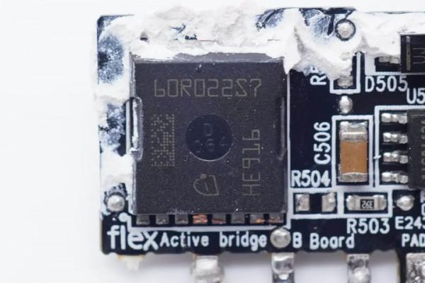 華碩最強遊戲本標配300W電源,內建4顆氮化鎵,內部結構揭曉 華碩最強遊戲本標配300W電源,內建4顆氮化鎵,內部結構揭曉