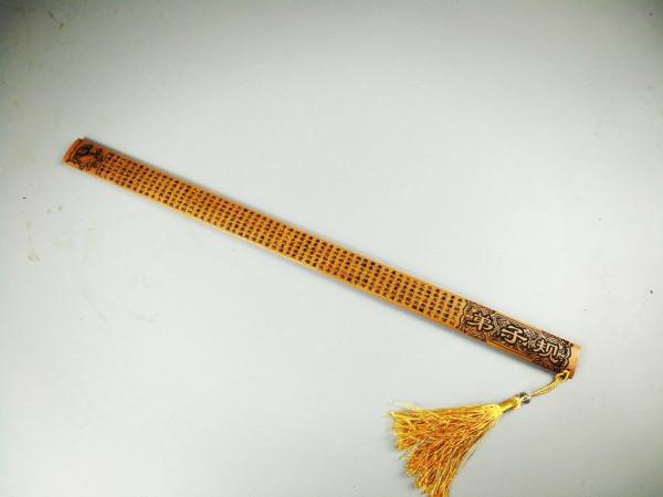 民間故事:書生借宿寺廟,見敲門的老僧不穿鞋,一柄戒尺助他擋災 民間故事:書生借宿寺廟,見敲門的老僧不穿鞋,一柄戒尺助他擋災