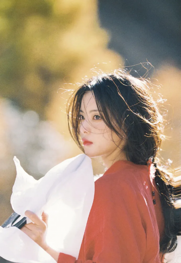 楊超越是“整”了嗎?怎麼突然美成王祖賢了? 楊超越是“整”了嗎?怎麼突然美成王祖賢了?