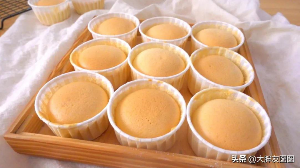 揭秘！紙杯蛋糕不開裂不塌陷的方法，軟撲撲，超級鬆軟