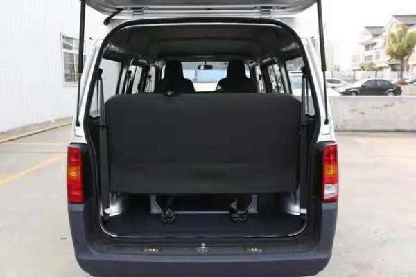 詳解五菱之光，配1.2L動力，價格親民，空間還可以