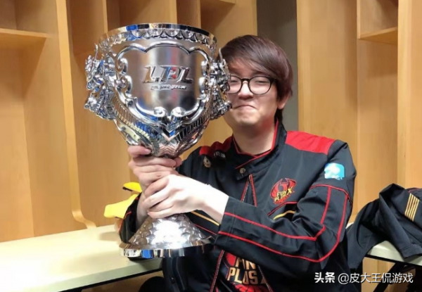 歷年的S賽冠軍陣容中,有哪些大齡職業選手?年紀最大的是哪個? 歷年的S賽冠軍陣容中,有哪些大齡職業選手?年紀最大的是哪個?