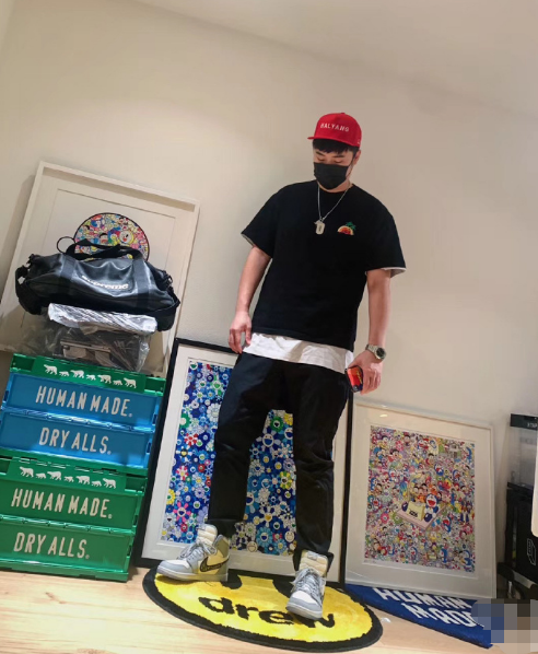 一把椅子價值360萬，出遊坐私人飛機，明星們的奢靡生活超乎想象