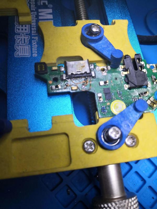 一臺 華為手機 不充電維修