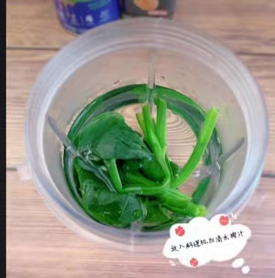 輔食之菠菜蒸蛋羹，口感清新，預防緩解寶寶便秘