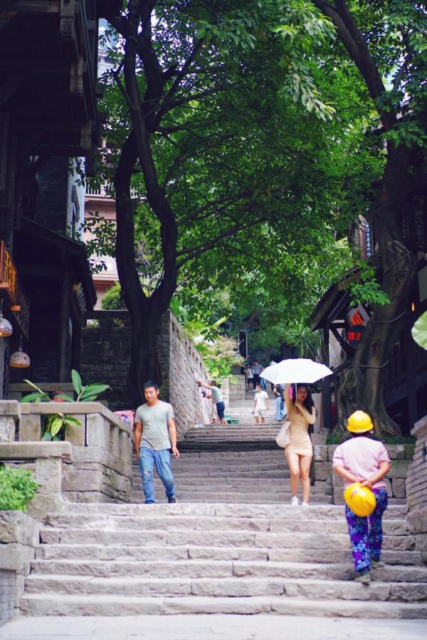 重慶十八梯涅槃重生，國慶遊客人山人海，堪稱重慶版清明上河圖