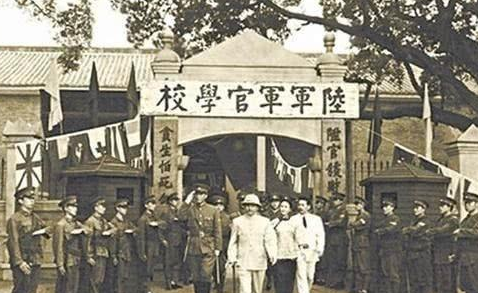 文強晚年赴美探親，蔣志雲告之：你在臺灣還有一百萬美元工資沒領