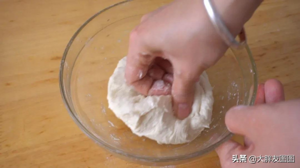 冬天最愛吃熱乎乎的糖餅,不用發麵,在家做超簡單,層層起酥 冬天最愛吃熱乎乎的糖餅,不用發麵,在家做超簡單,層層起酥