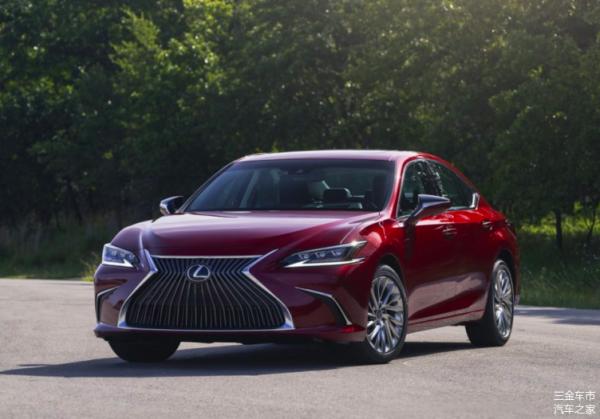 想要拉風還不簡單,2021款雷克薩斯ES實車,身形低趴更具運動氣息 想要拉風還不簡單,2021款雷克薩斯ES實車,身形低趴更具運動氣息