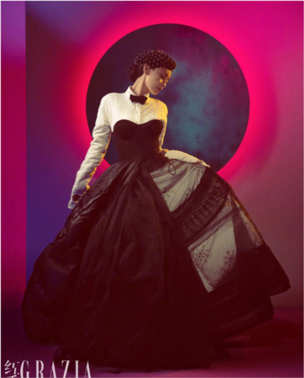 baby閉年大刊再度發力！穿白裙演繹出仙子，顏霸狀態不輸巔峰