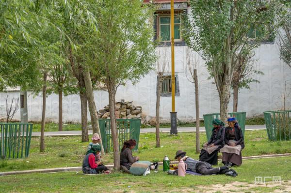 「走進鄉村看小康」西藏塔巴村：村美陶美人更美