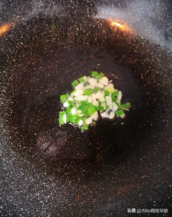 家裡有糯米粉的別閒著，搭配這幾樣炒著吃，鹹香軟糯又勁道，安排